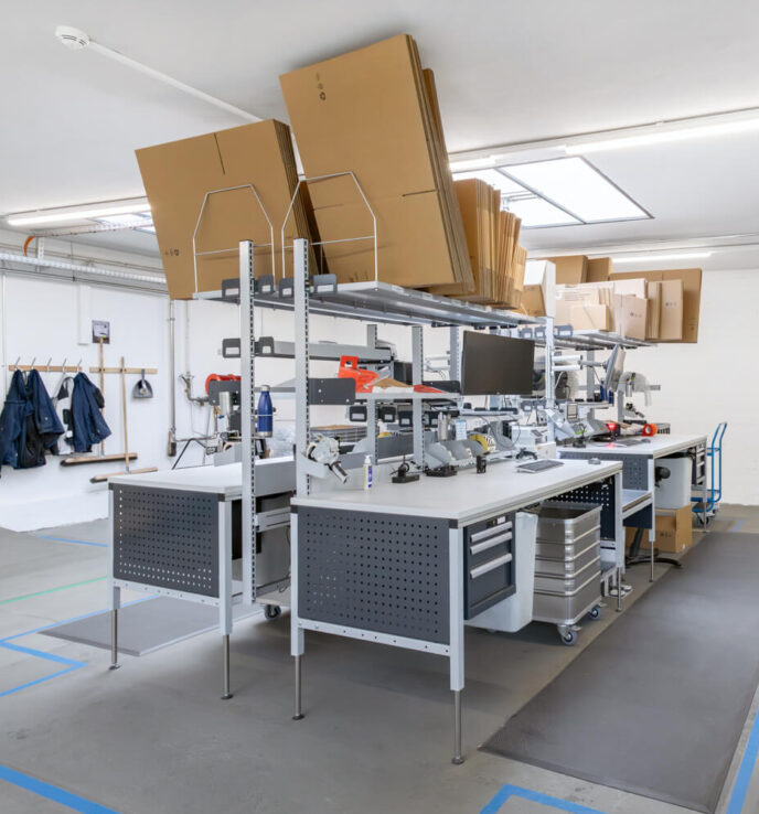ERGO-line-ERGO-Basic_Packtisch-GWF_AG_Luzern-022 Stations d'emballage ERGO-line avec 4 tables ERGO-Basic